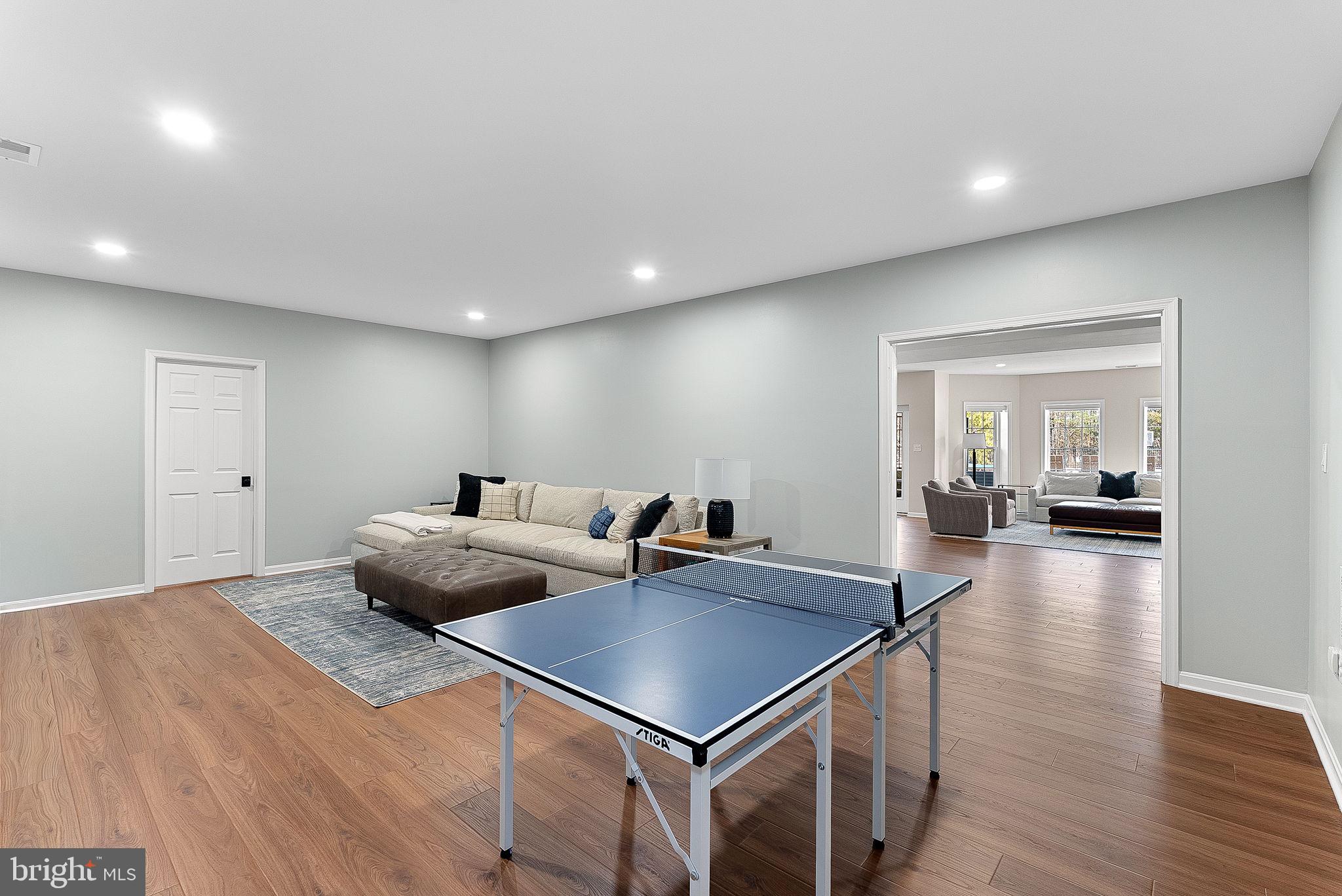 VANTAGE POINTE - Residential