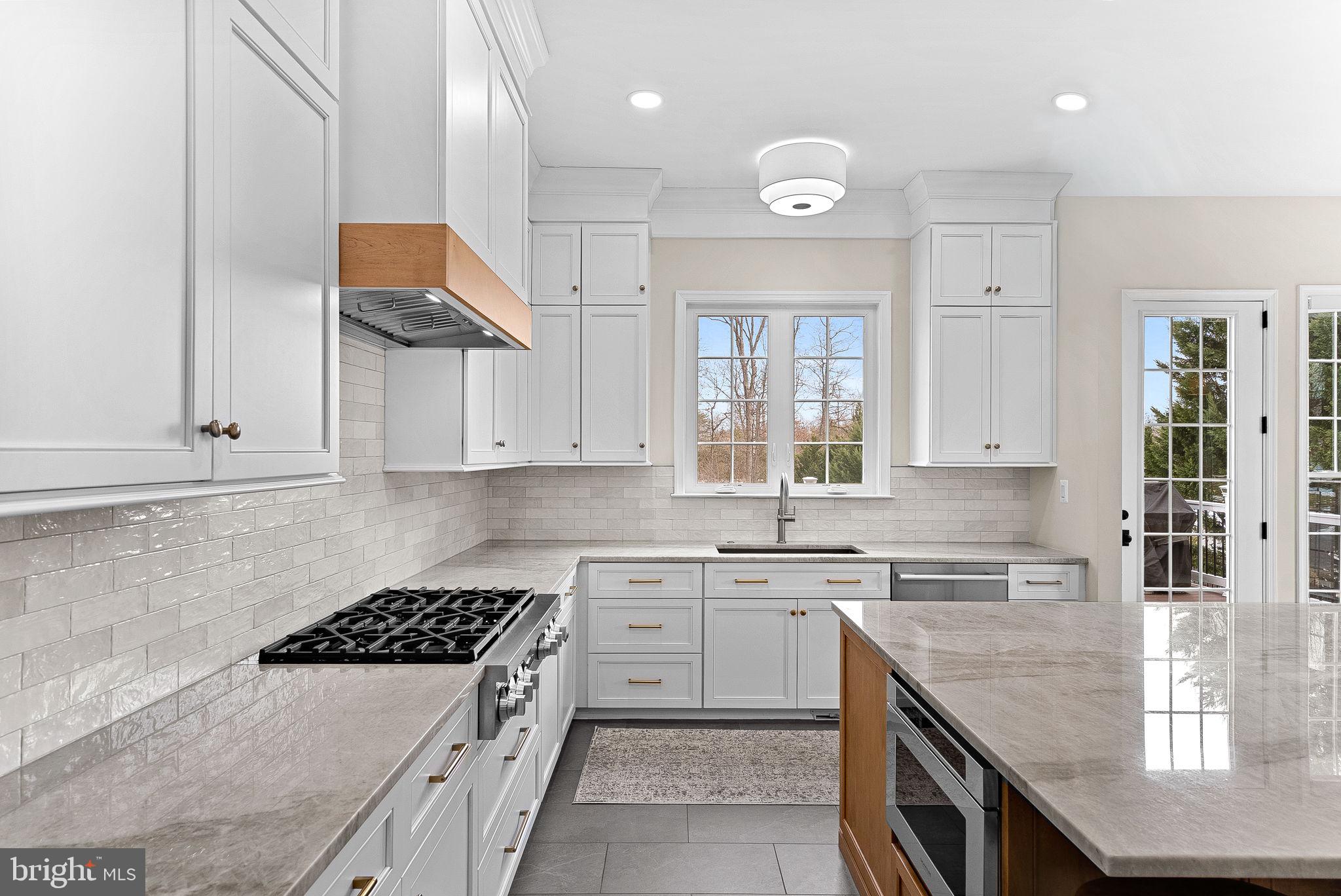 VANTAGE POINTE - Residential