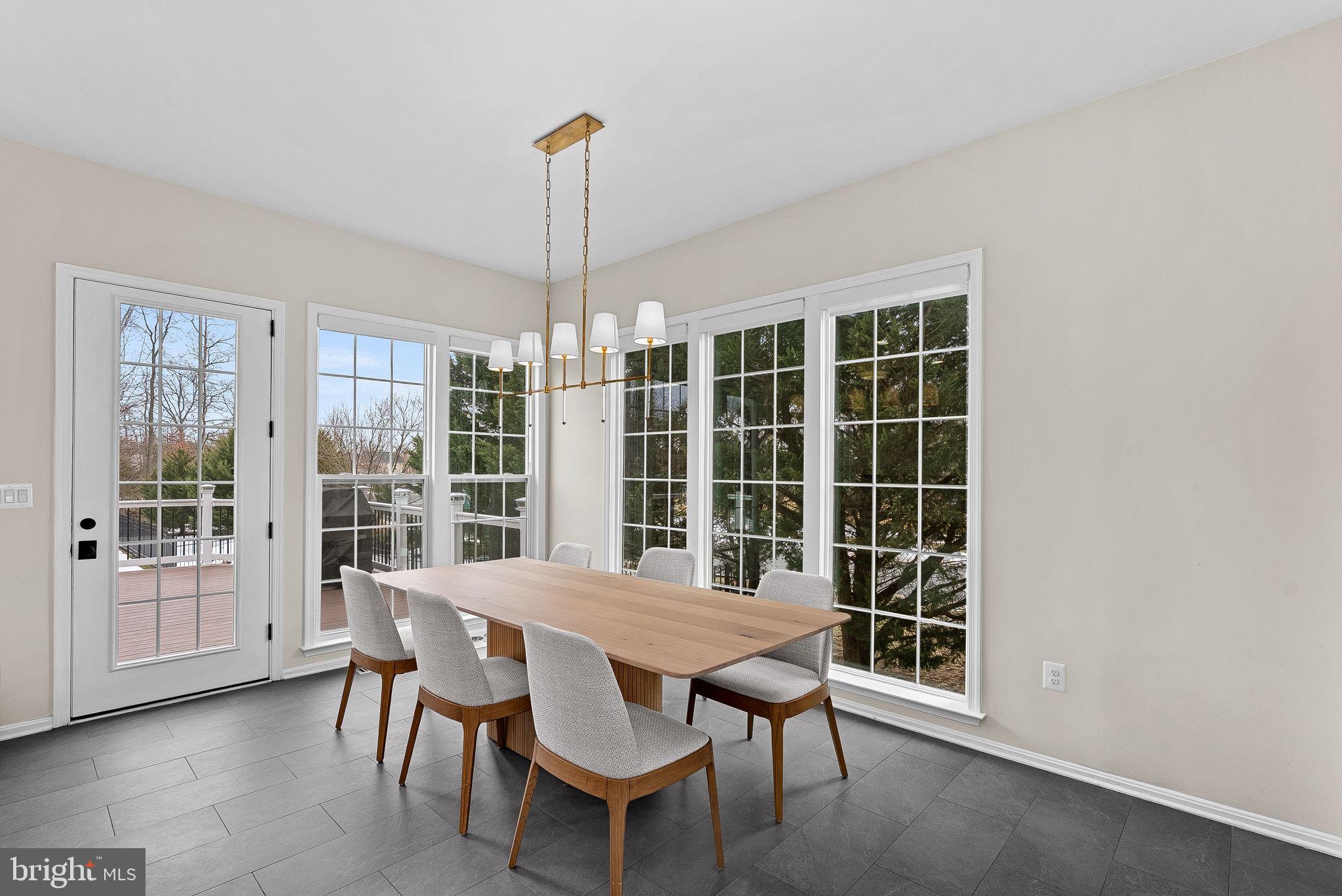 VANTAGE POINTE - Residential