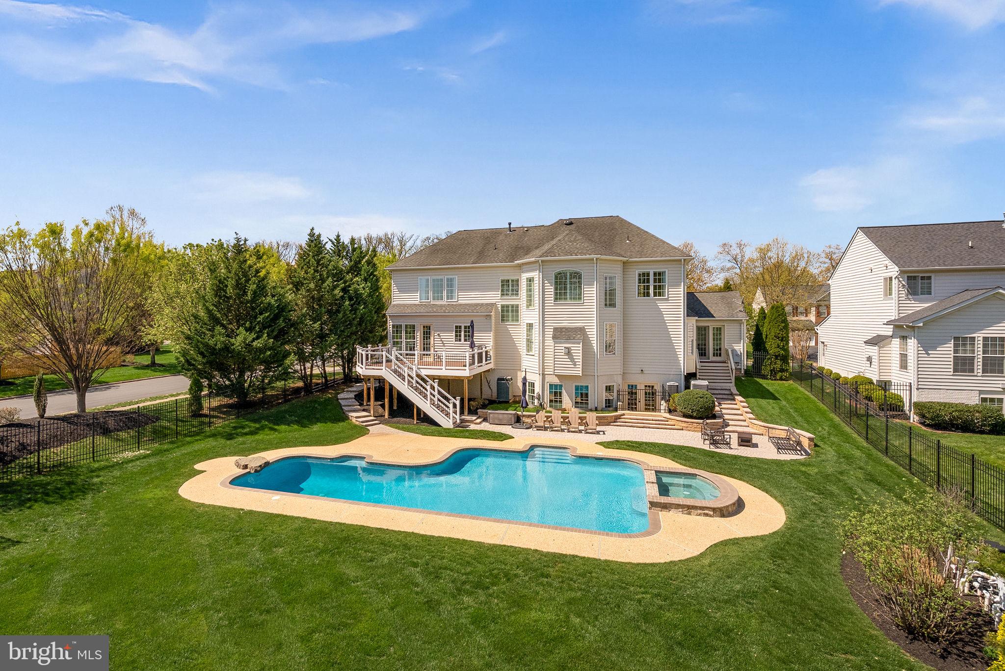 VANTAGE POINTE - Residential