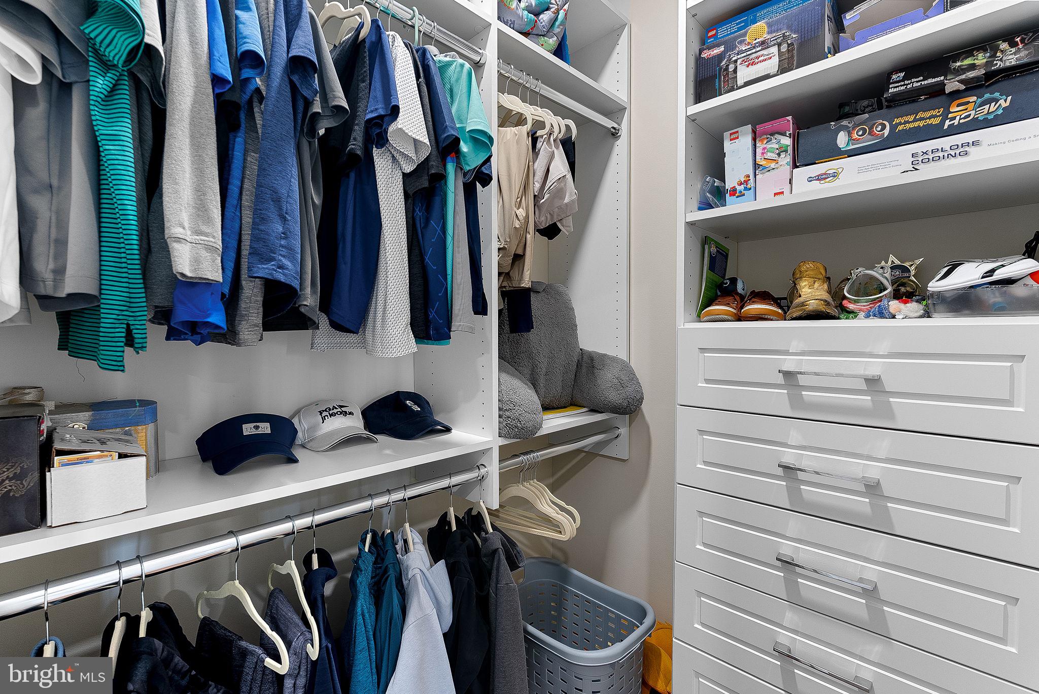 VANTAGE POINTE - Residential