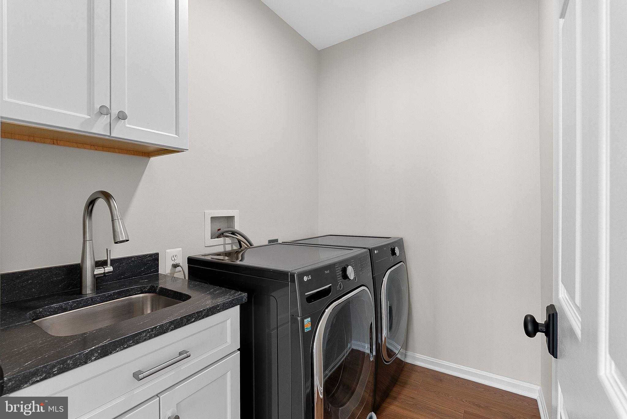 VANTAGE POINTE - Residential