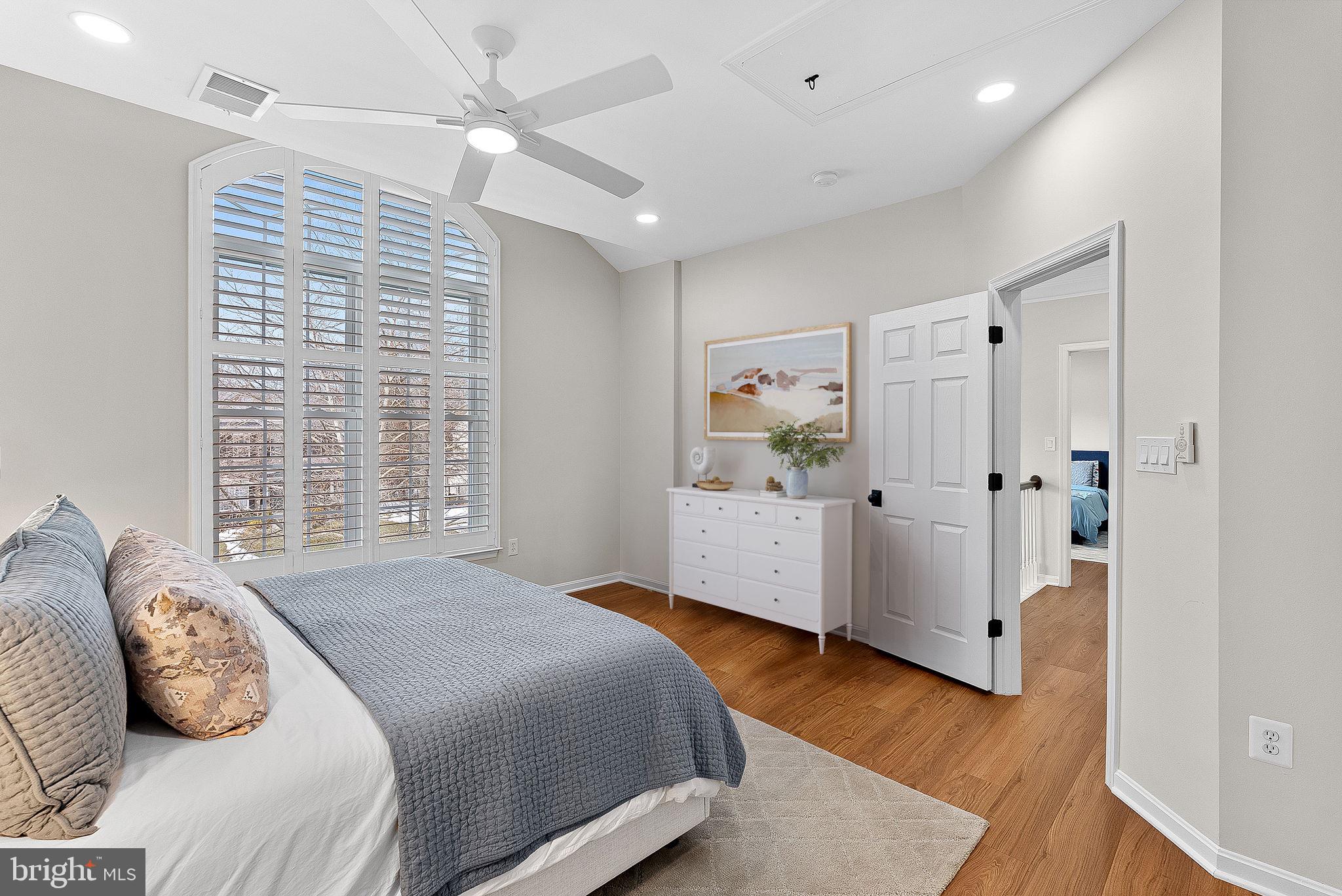 VANTAGE POINTE - Residential