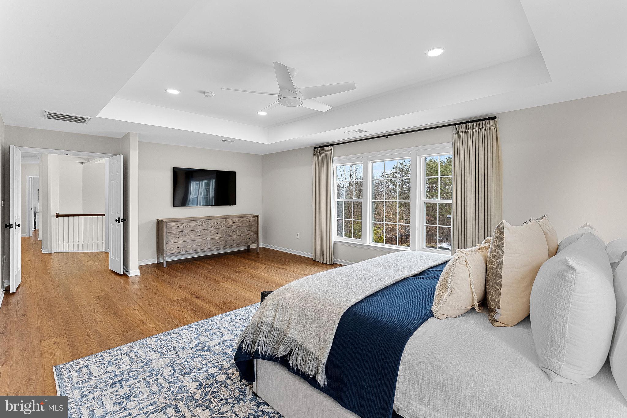 VANTAGE POINTE - Residential