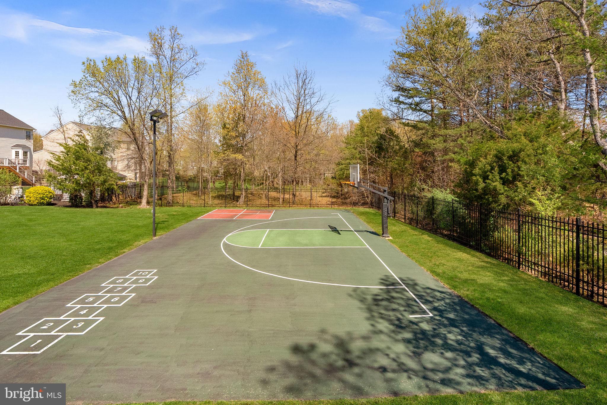 VANTAGE POINTE - Residential