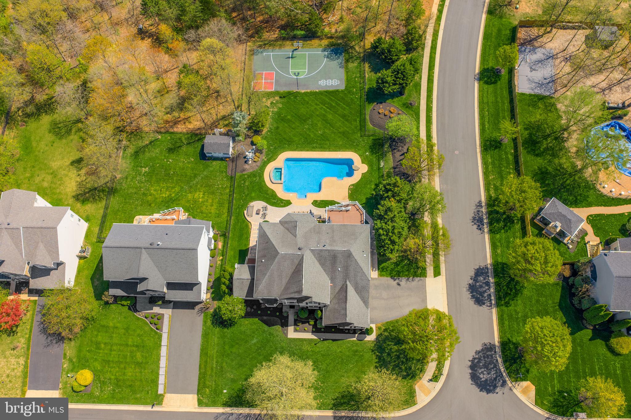 VANTAGE POINTE - Residential