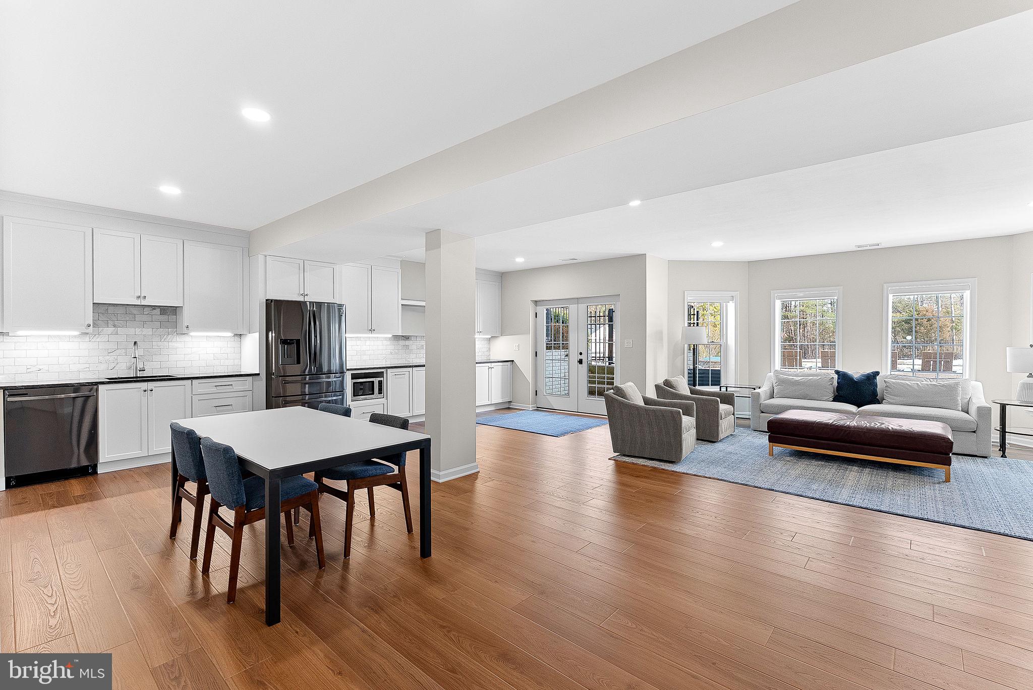 VANTAGE POINTE - Residential