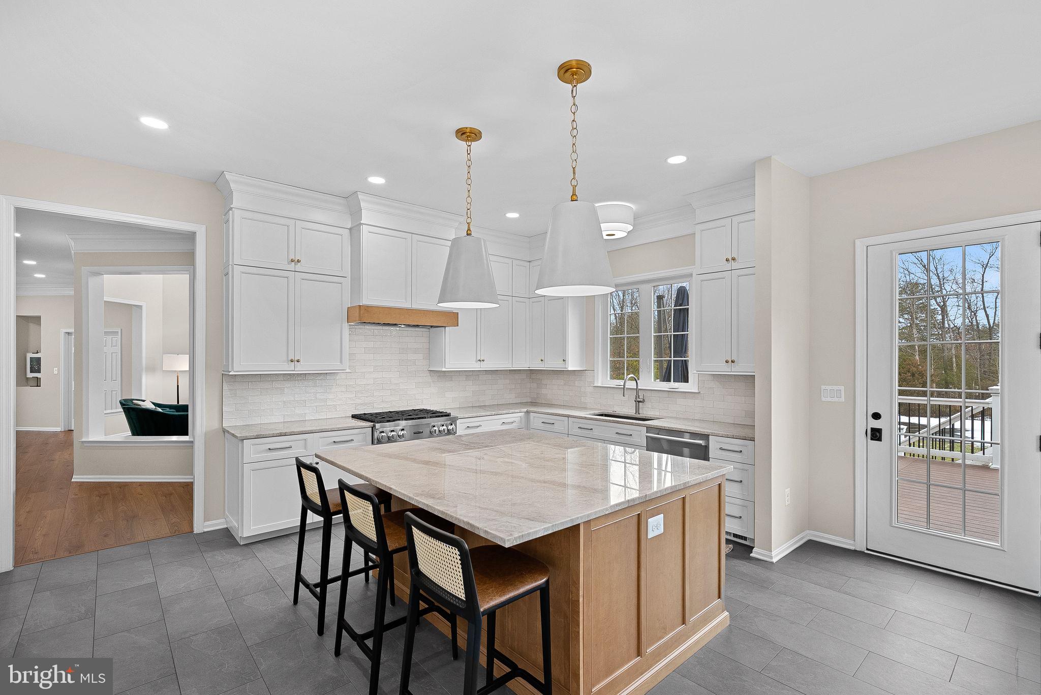 VANTAGE POINTE - Residential