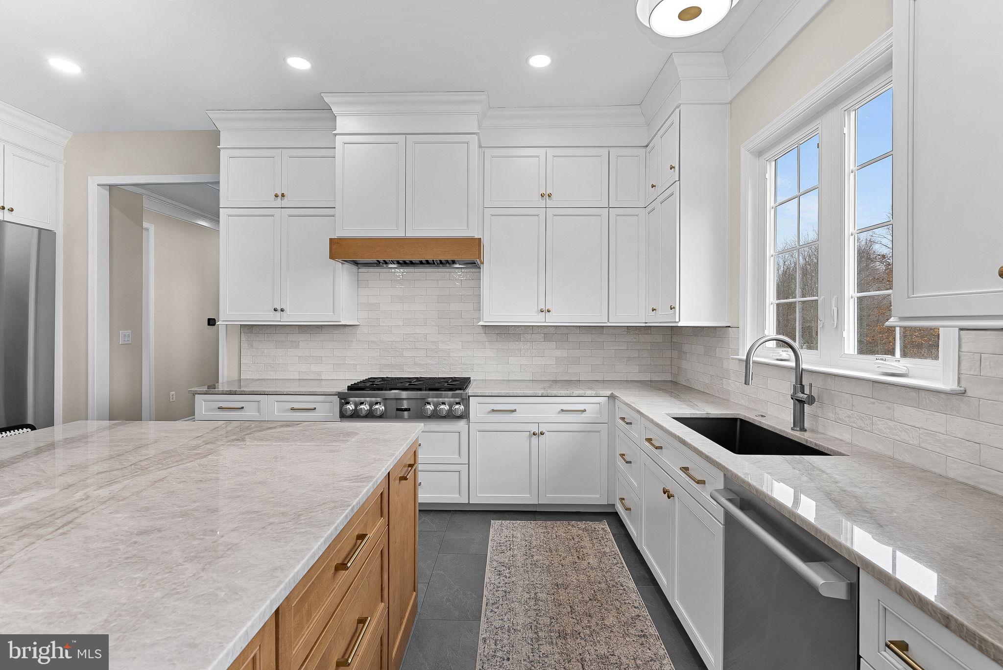 VANTAGE POINTE - Residential