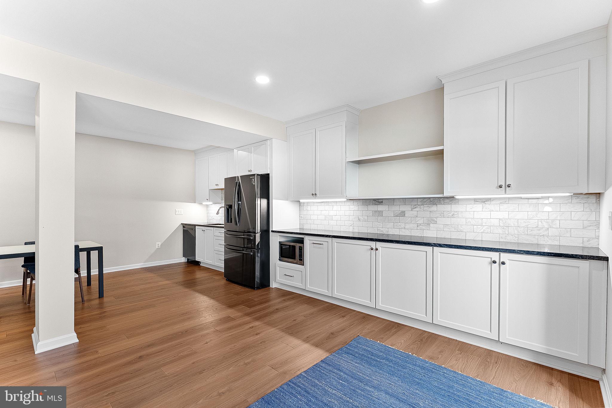 VANTAGE POINTE - Residential