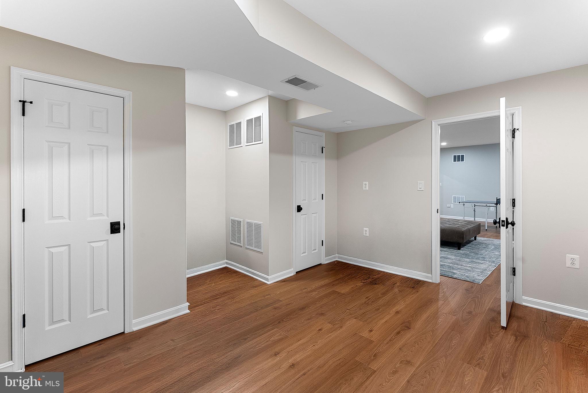 VANTAGE POINTE - Residential