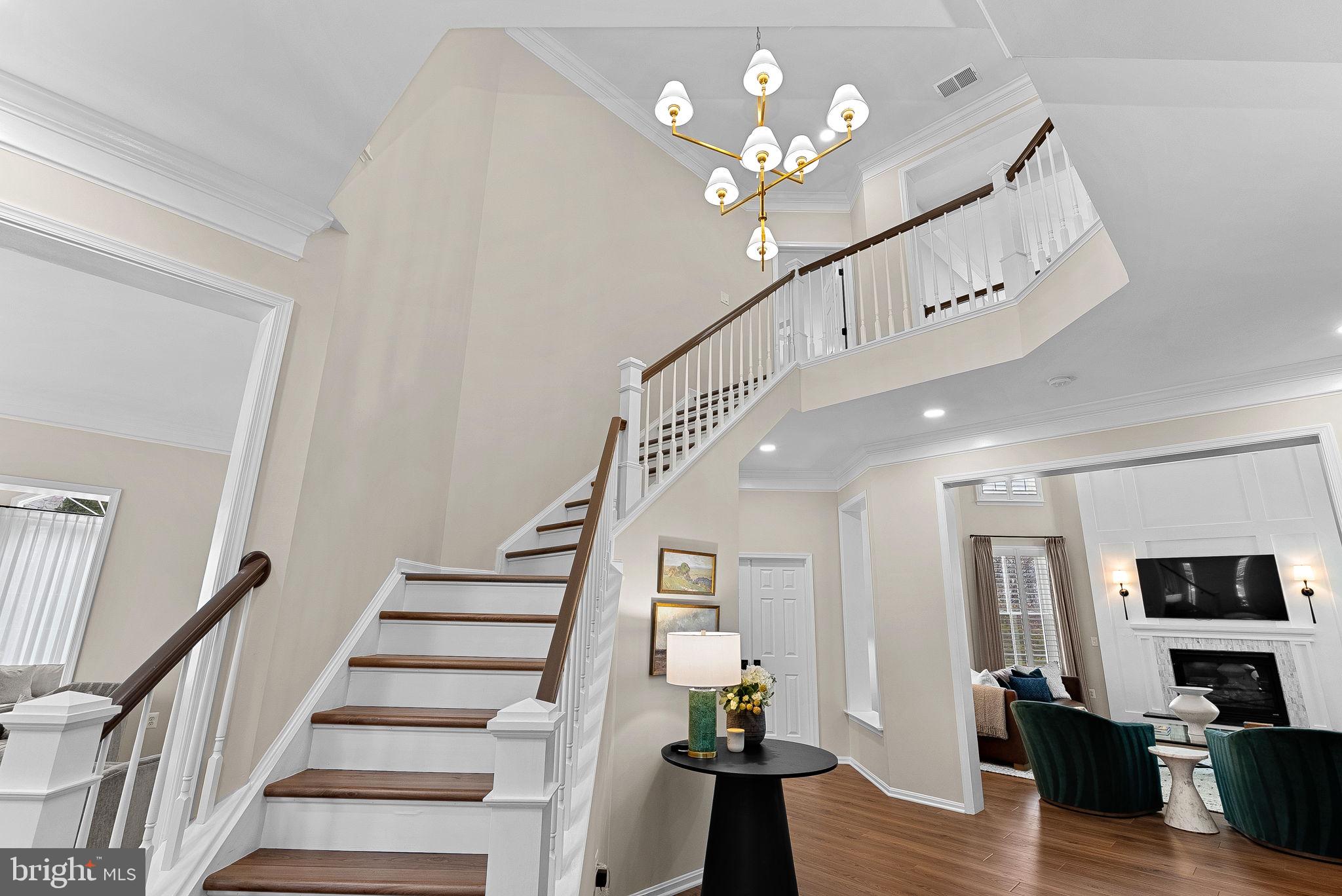 VANTAGE POINTE - Residential