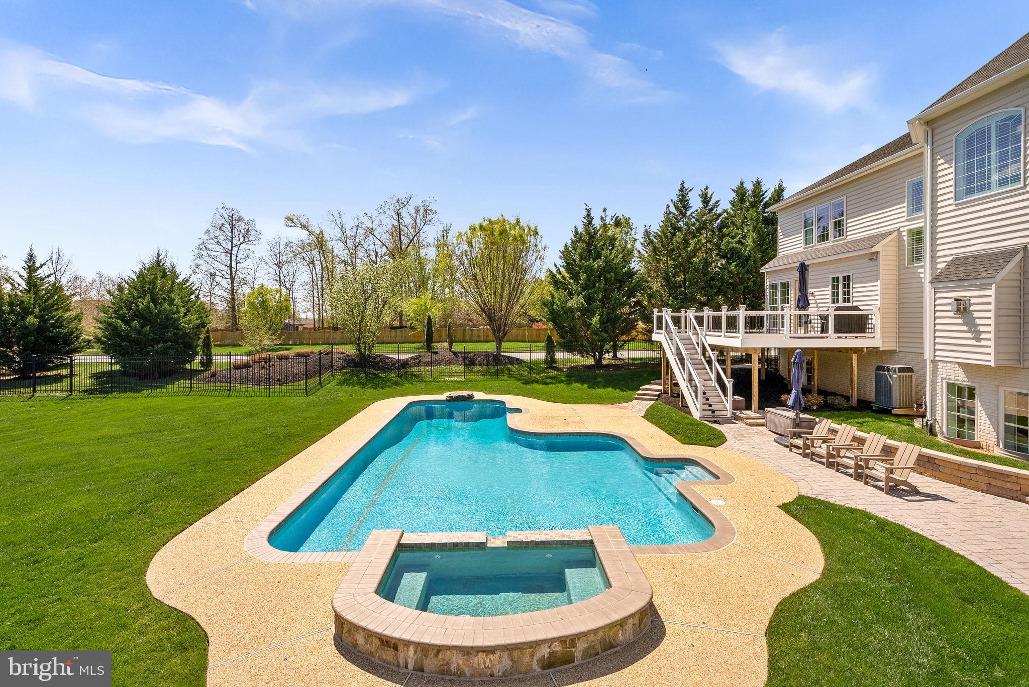 VANTAGE POINTE - Residential