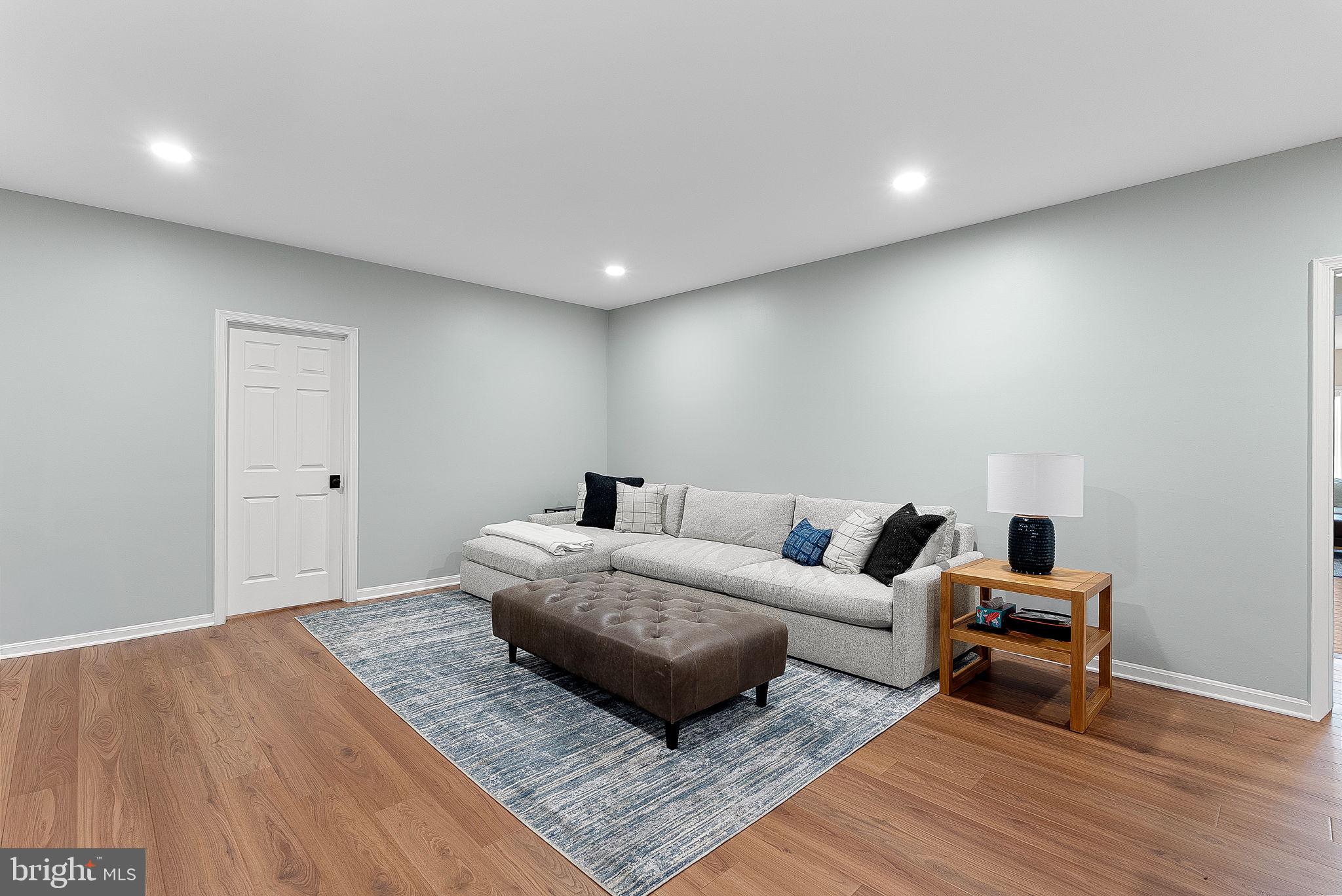 VANTAGE POINTE - Residential