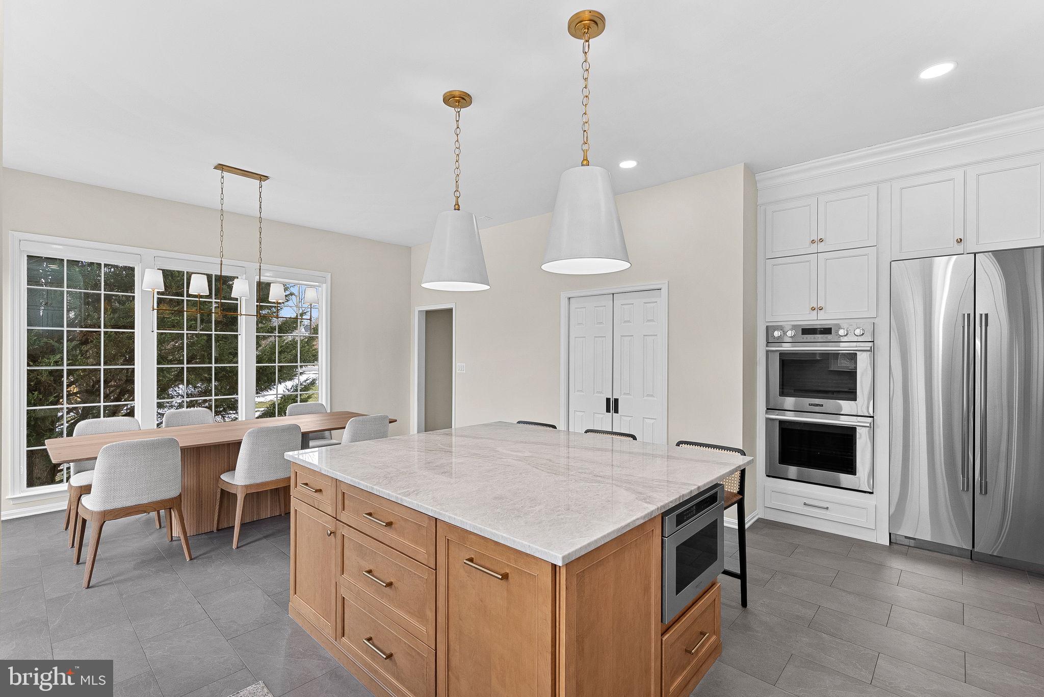 VANTAGE POINTE - Residential