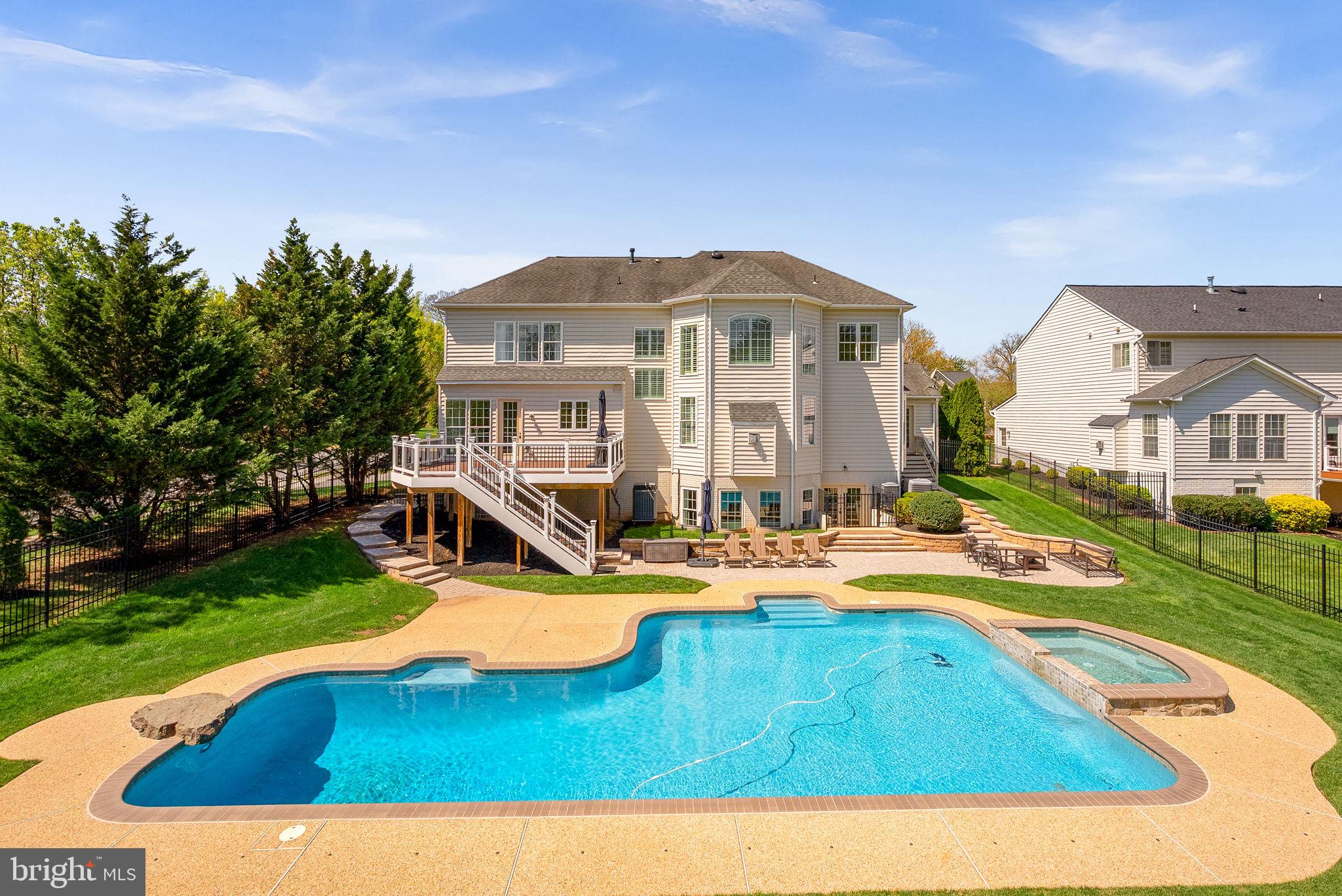 VANTAGE POINTE - Residential