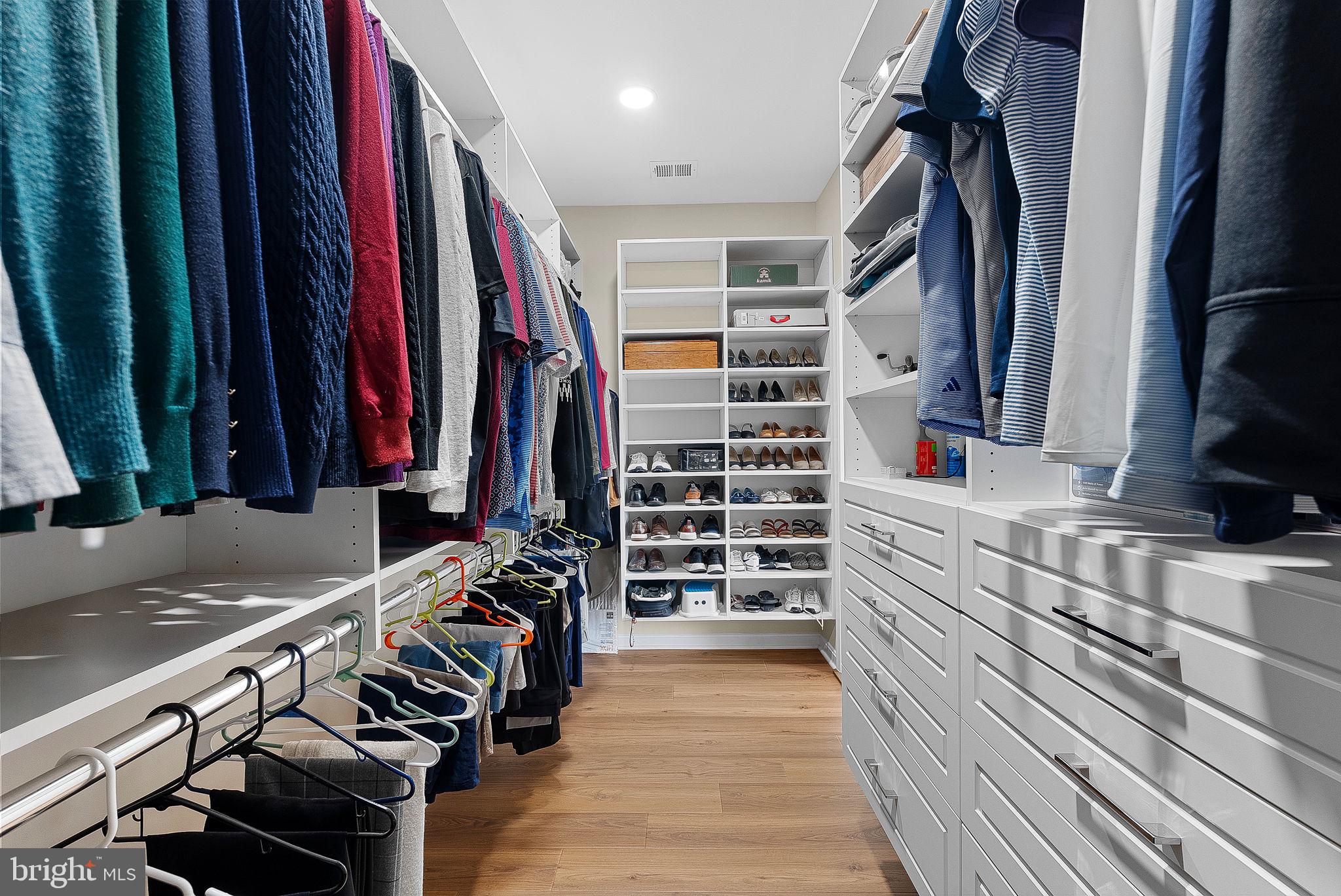 VANTAGE POINTE - Residential