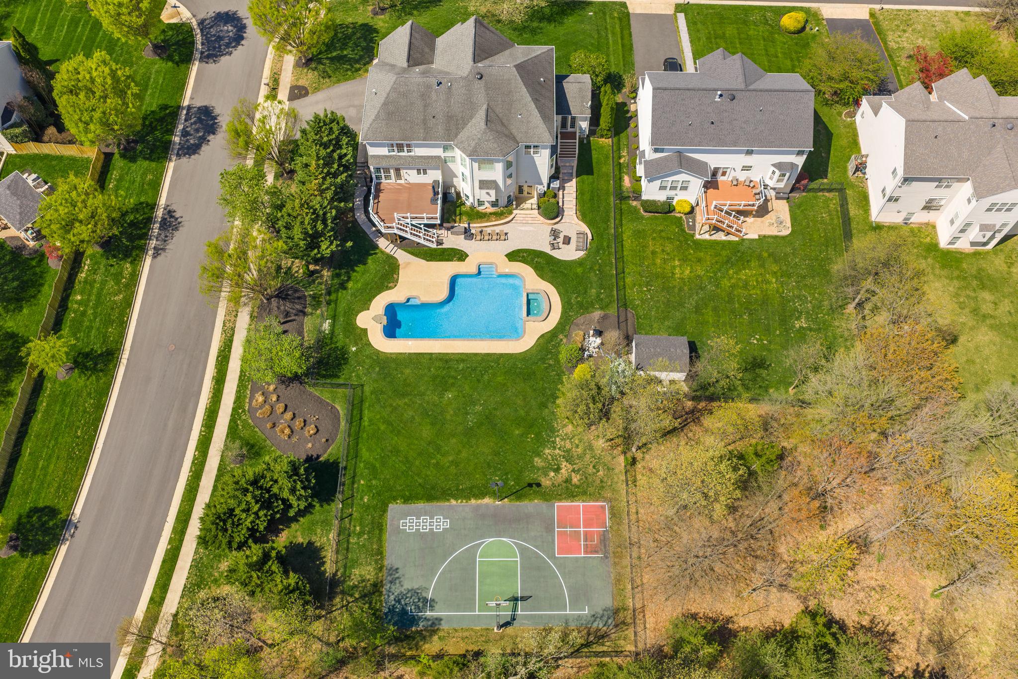 VANTAGE POINTE - Residential