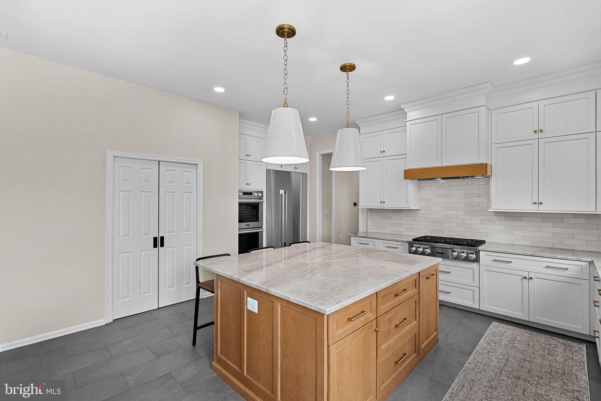 VANTAGE POINTE - Residential