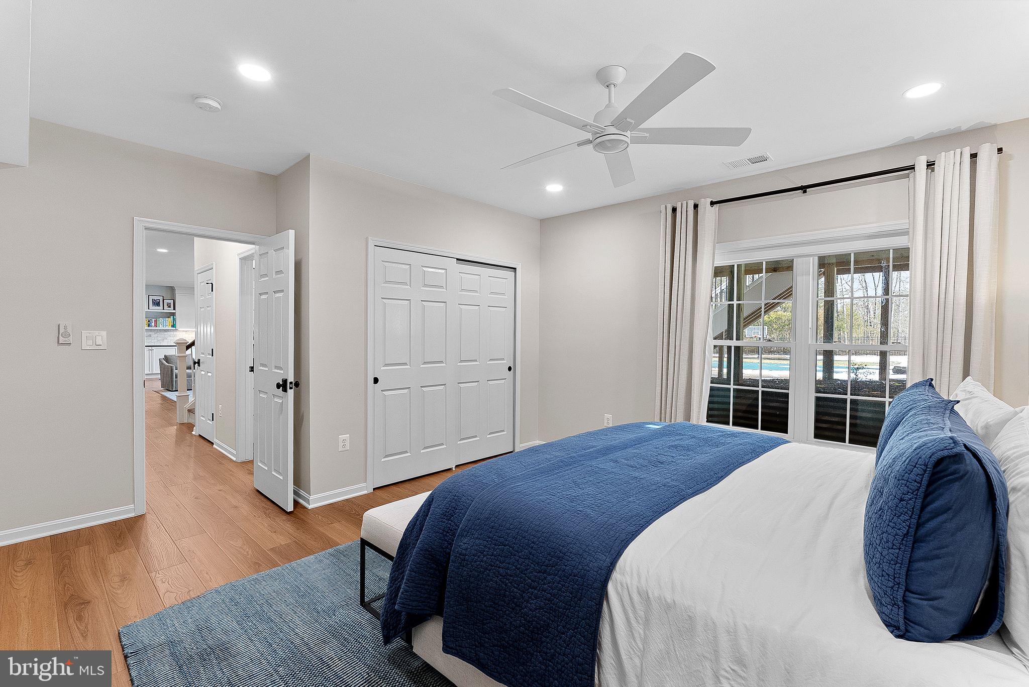 VANTAGE POINTE - Residential