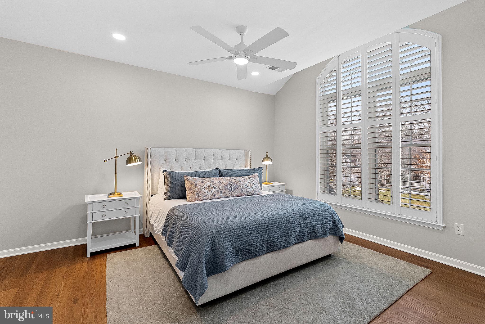 VANTAGE POINTE - Residential