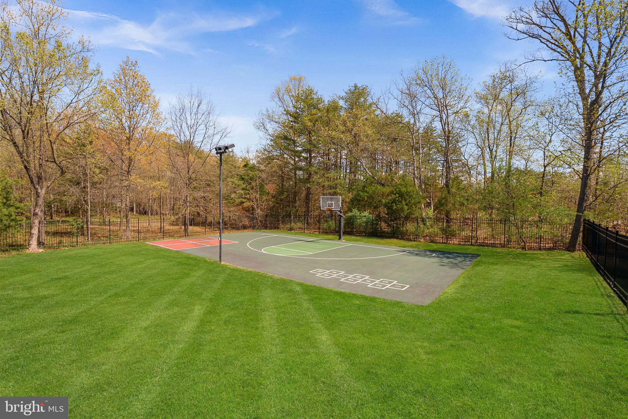 VANTAGE POINTE - Residential