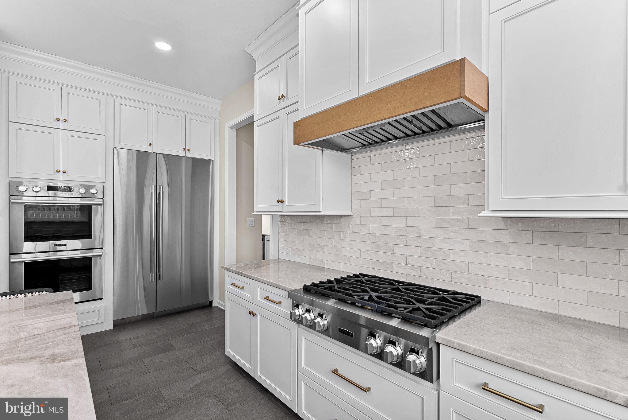 VANTAGE POINTE - Residential