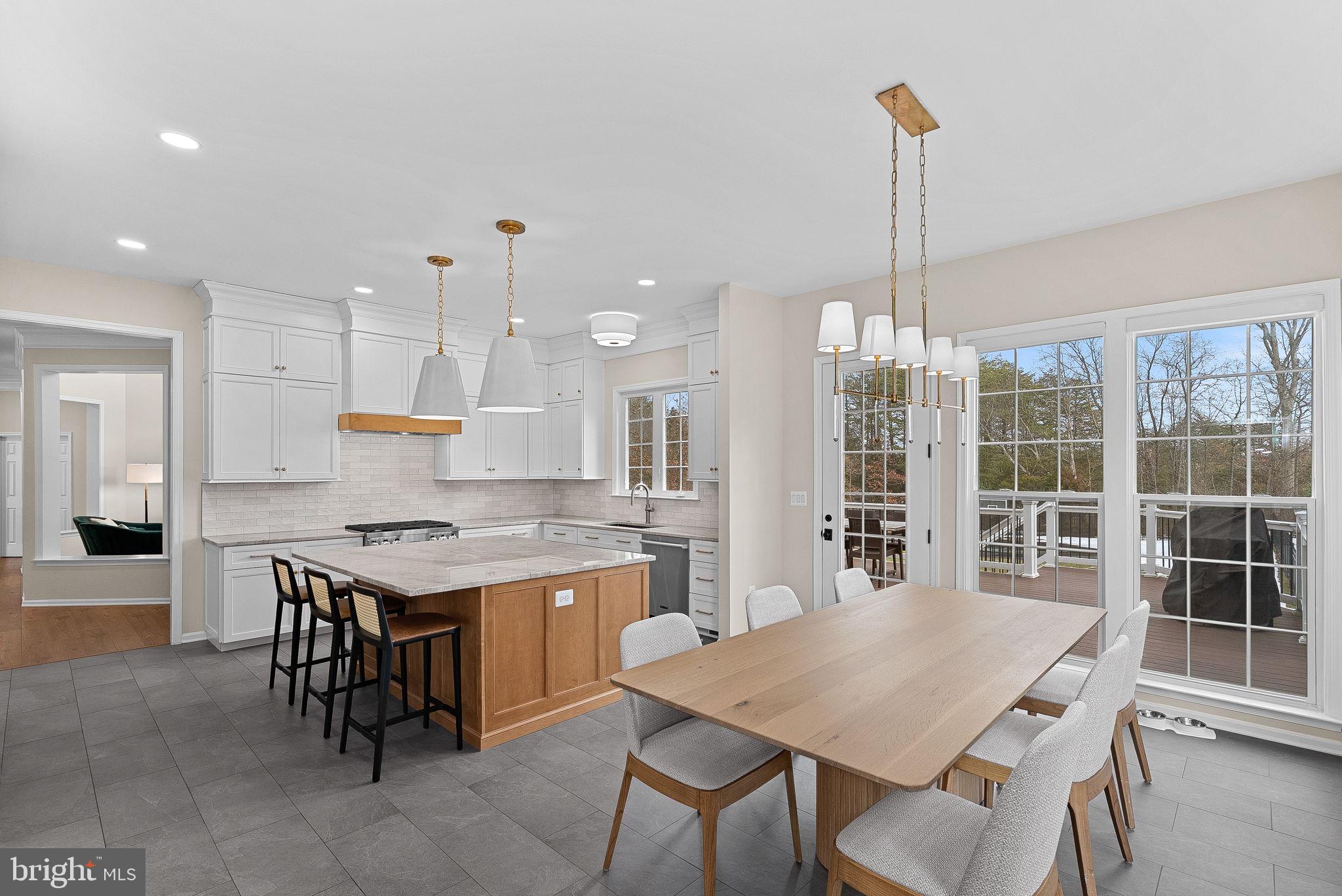 VANTAGE POINTE - Residential