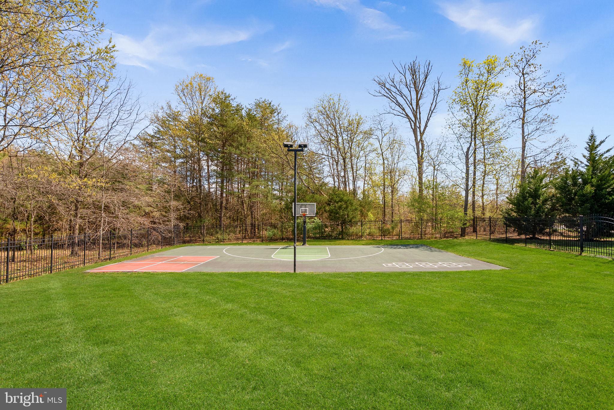 VANTAGE POINTE - Residential