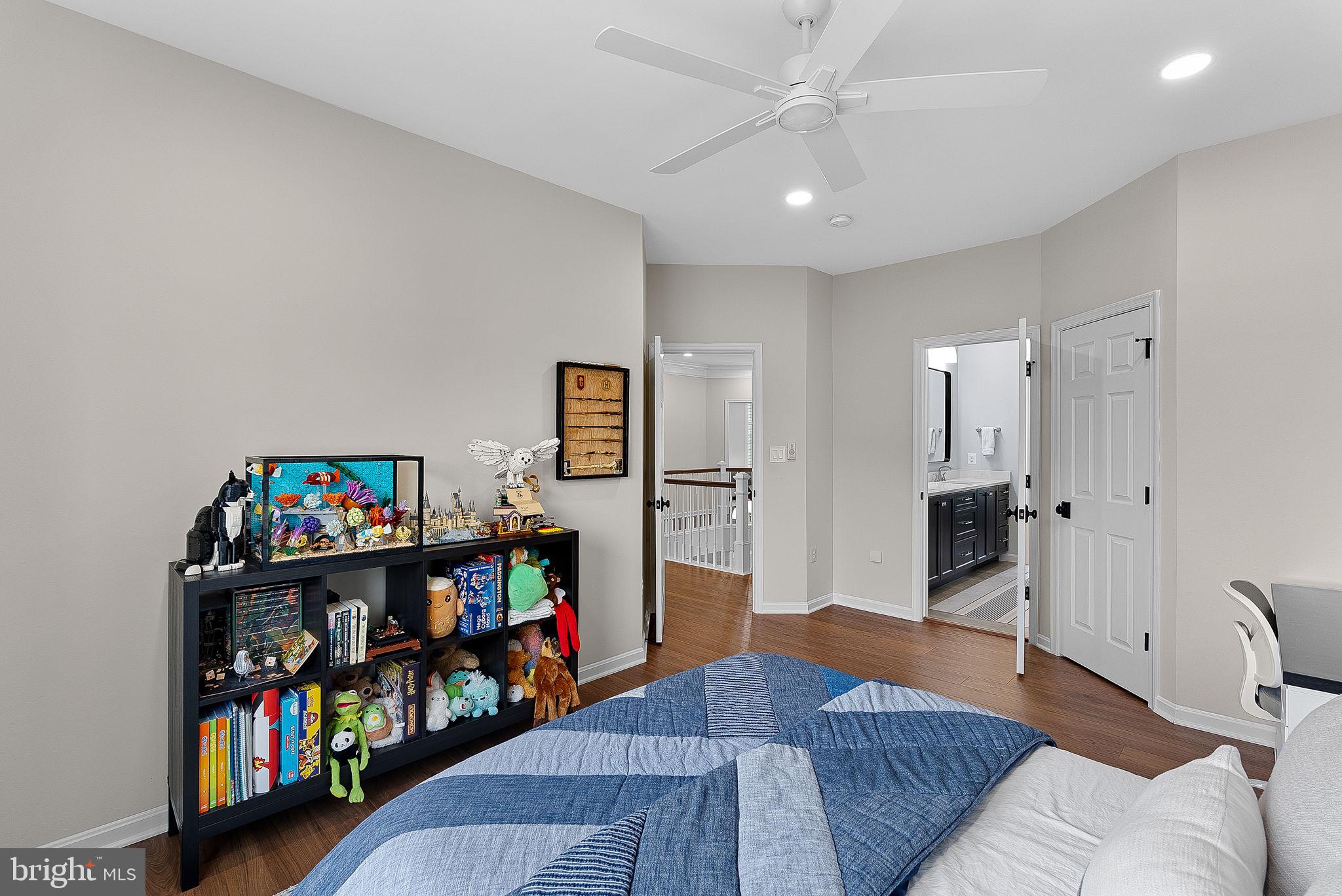 VANTAGE POINTE - Residential