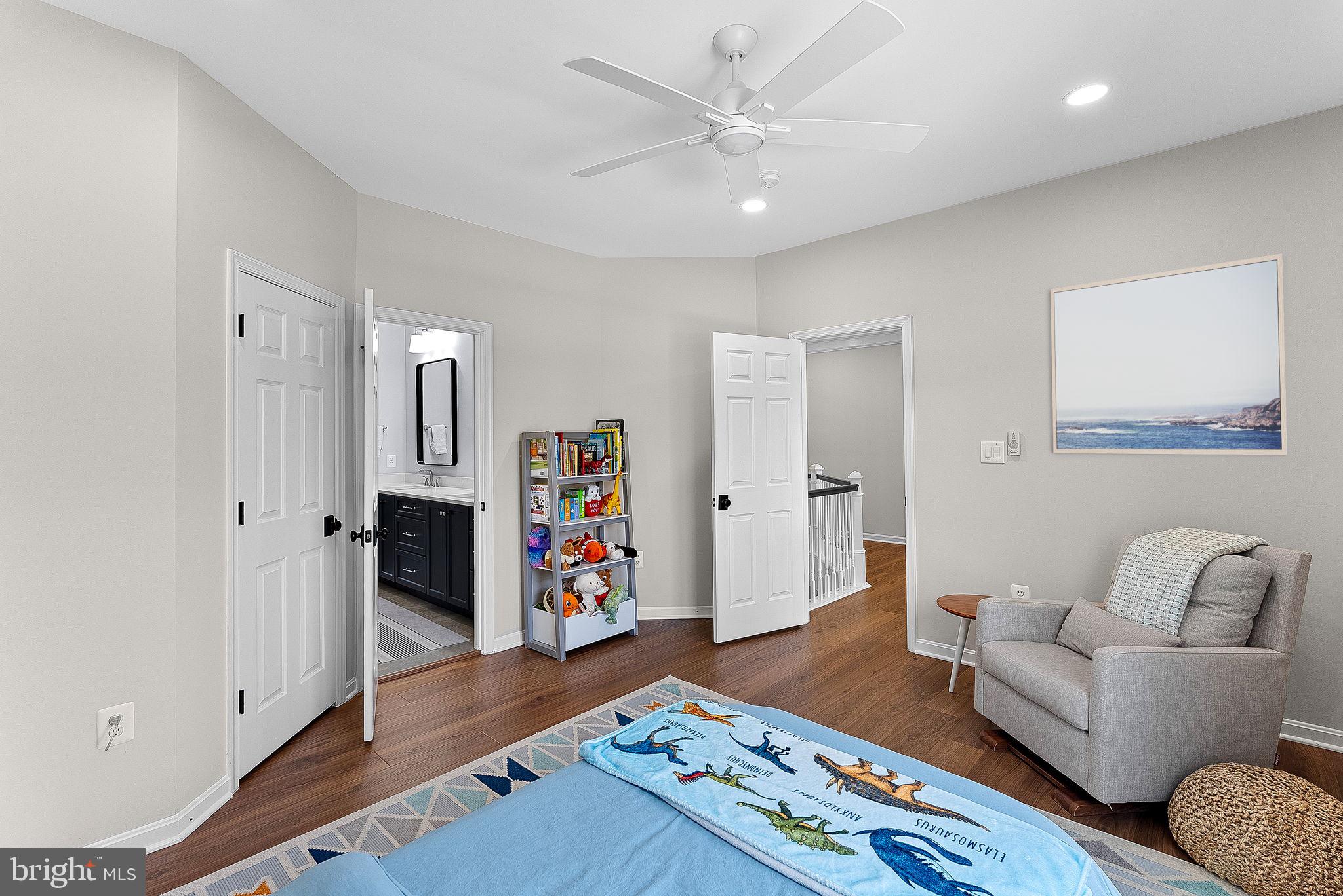 VANTAGE POINTE - Residential