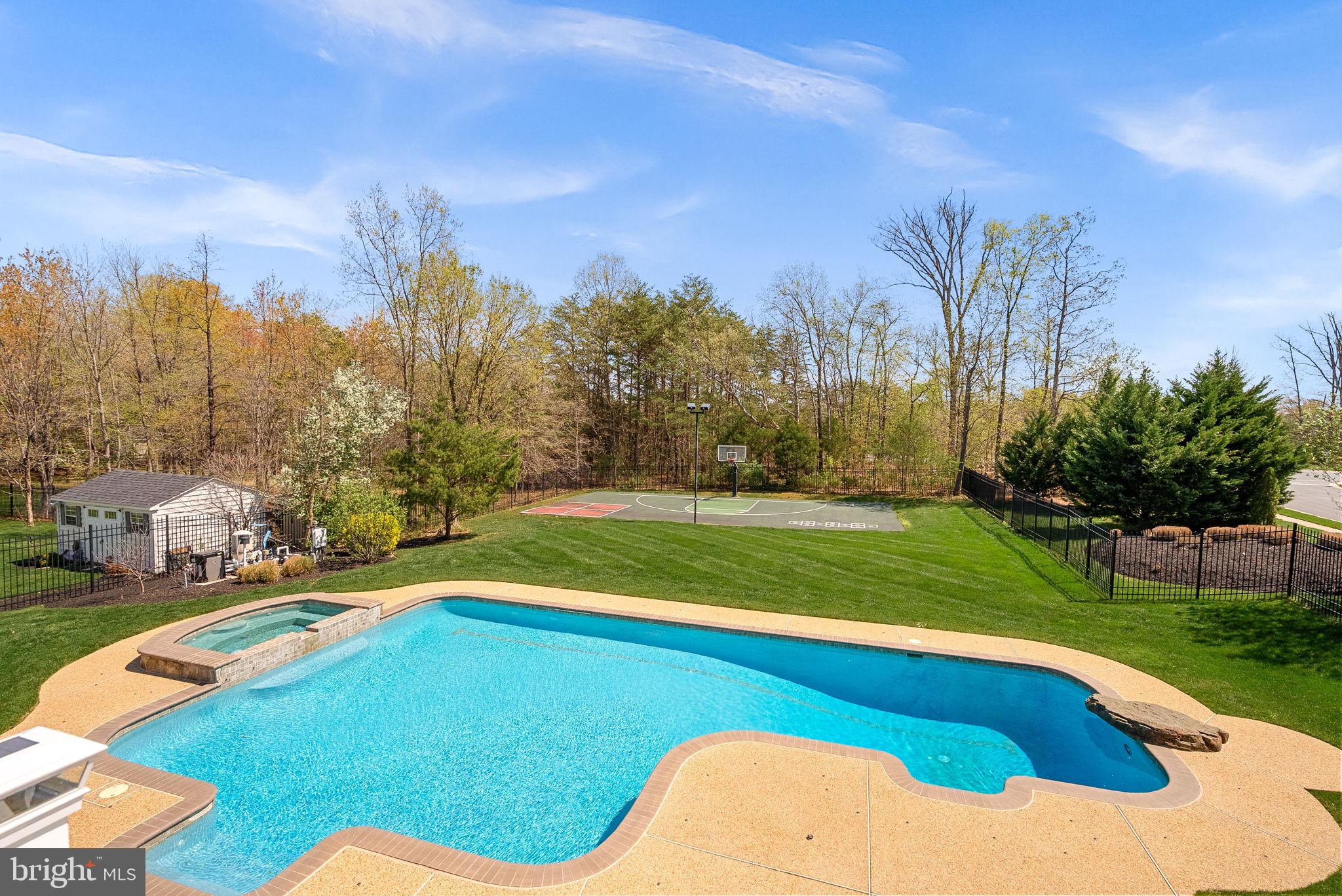 VANTAGE POINTE - Residential