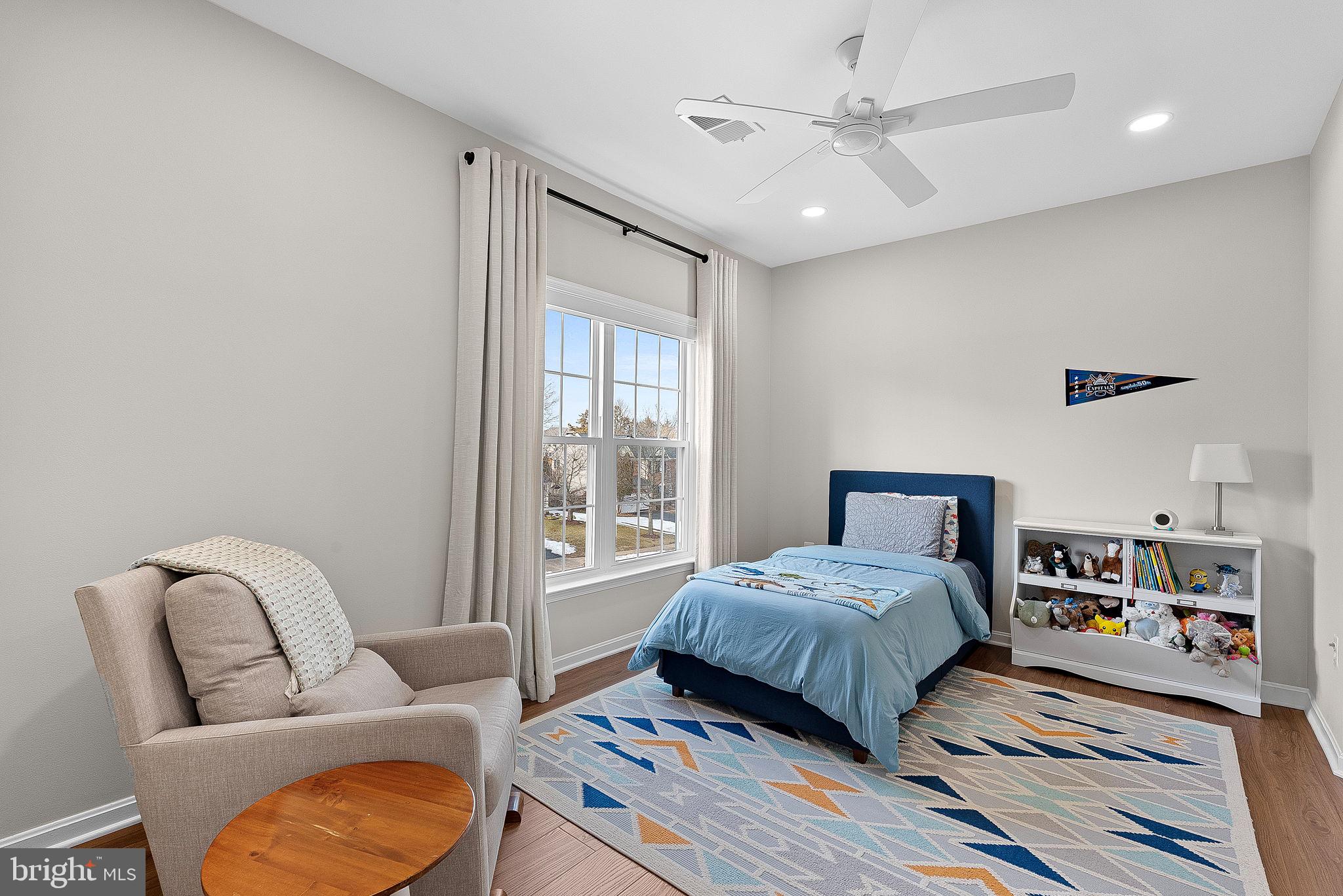 VANTAGE POINTE - Residential