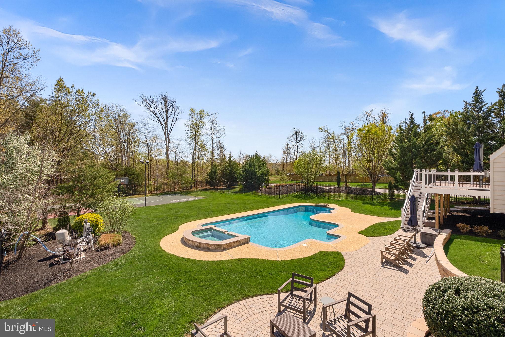 VANTAGE POINTE - Residential