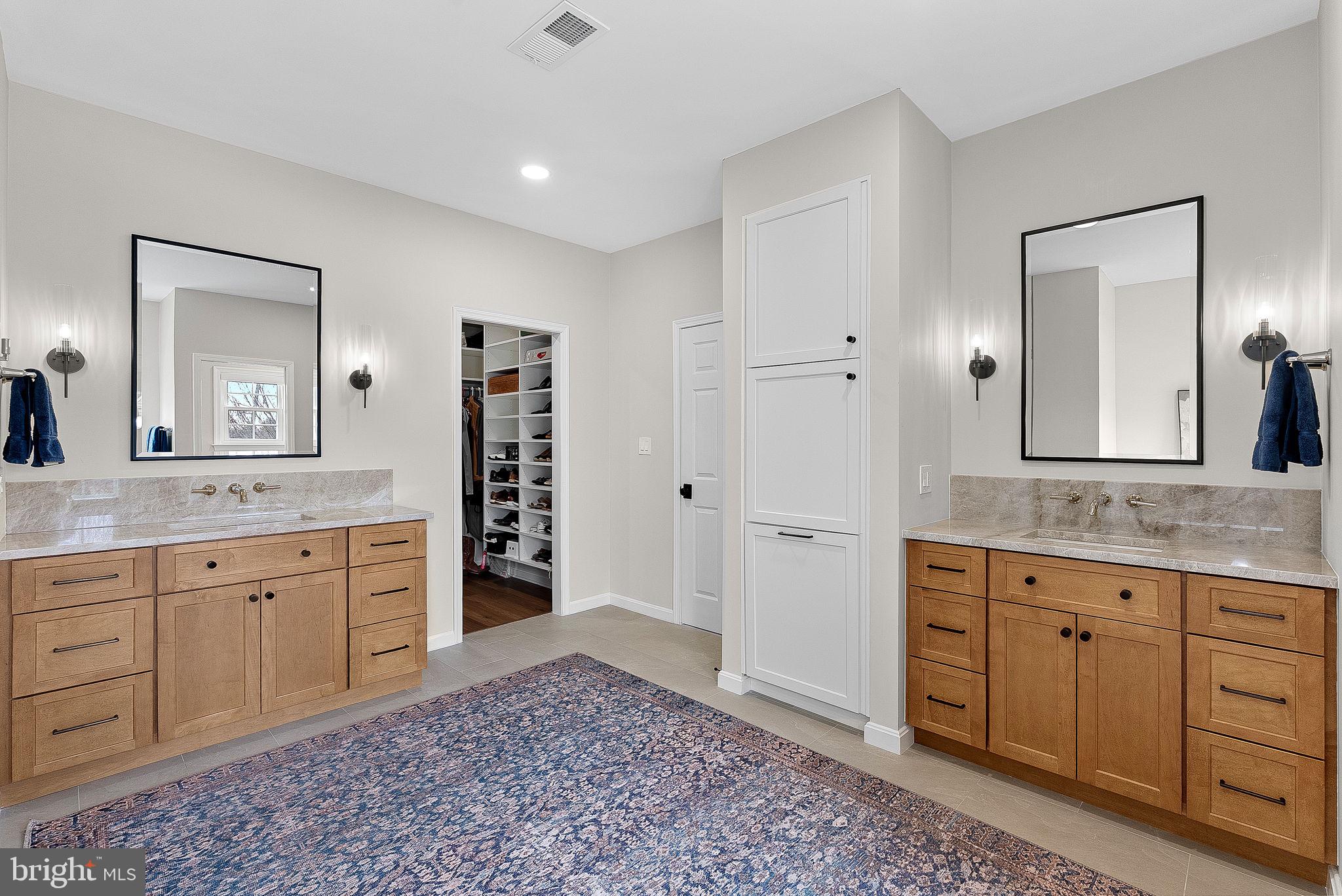 VANTAGE POINTE - Residential