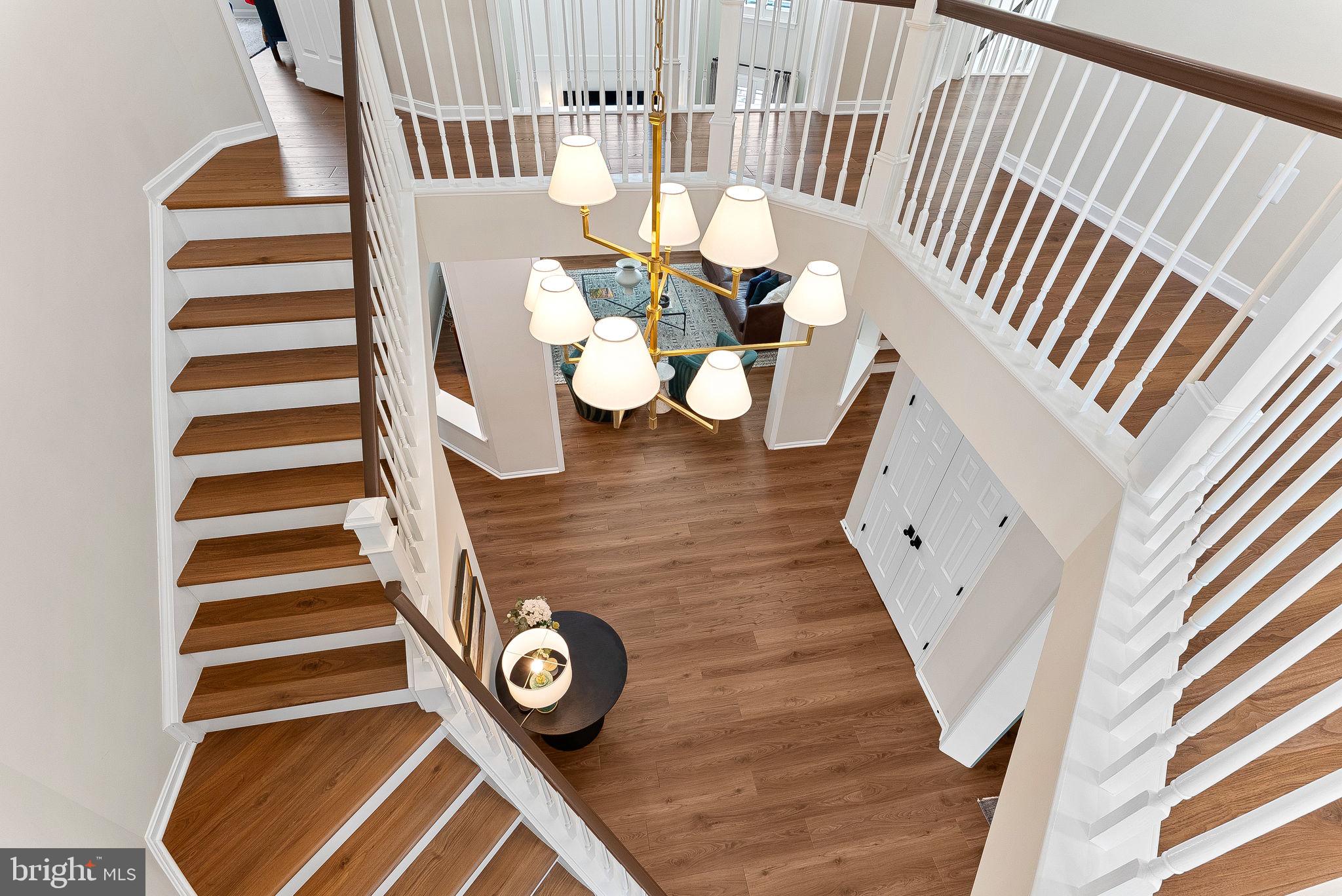 VANTAGE POINTE - Residential