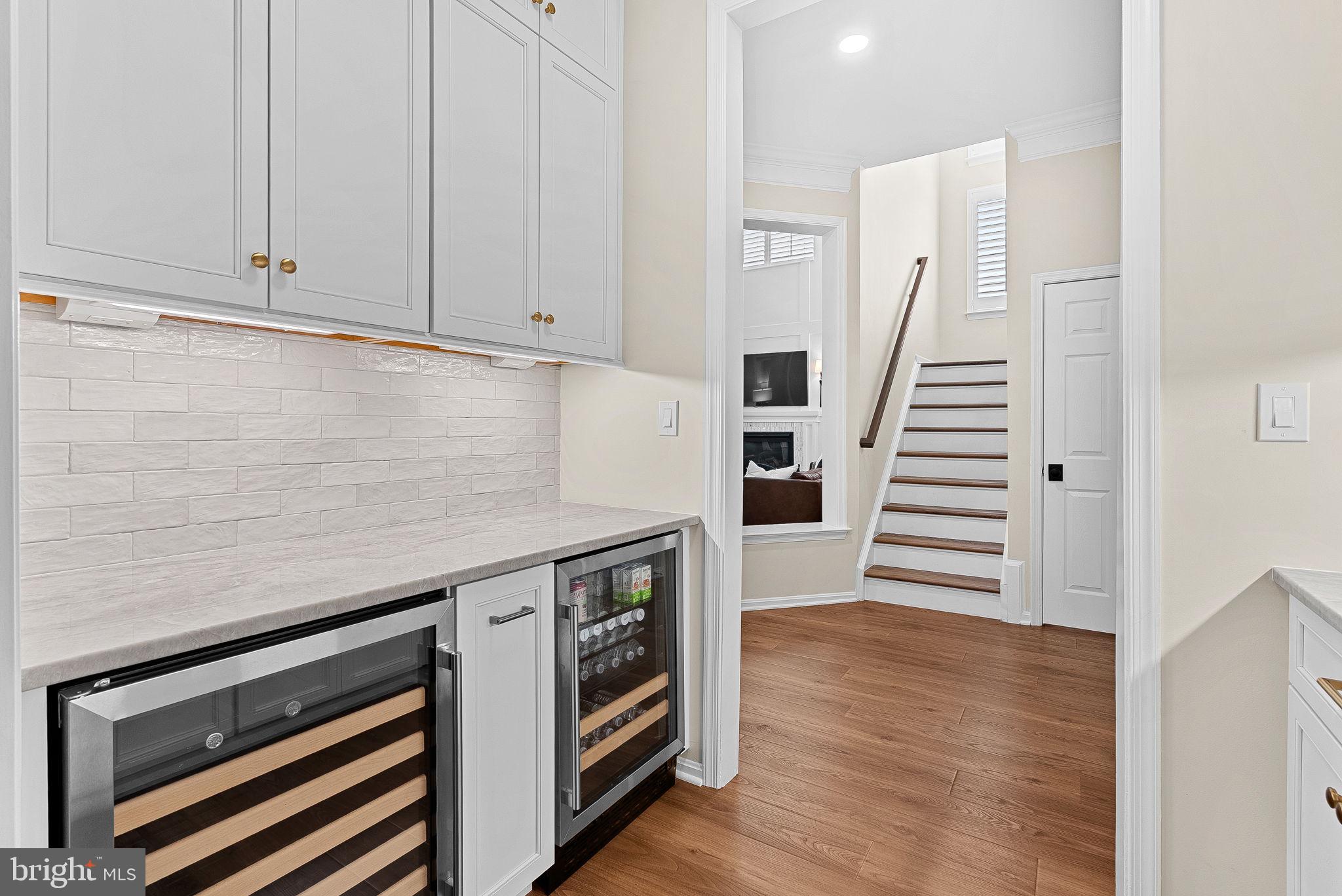 VANTAGE POINTE - Residential