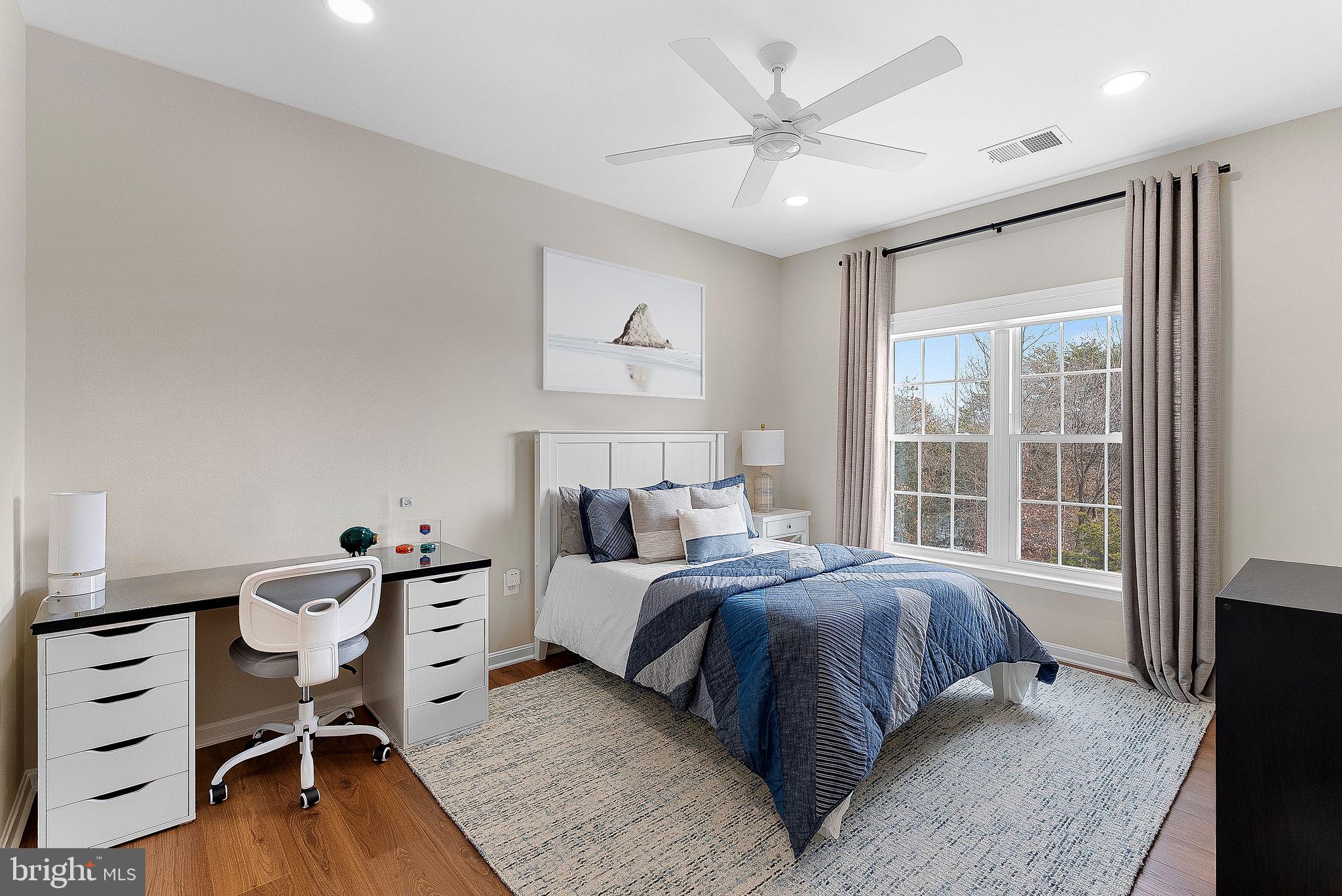 VANTAGE POINTE - Residential