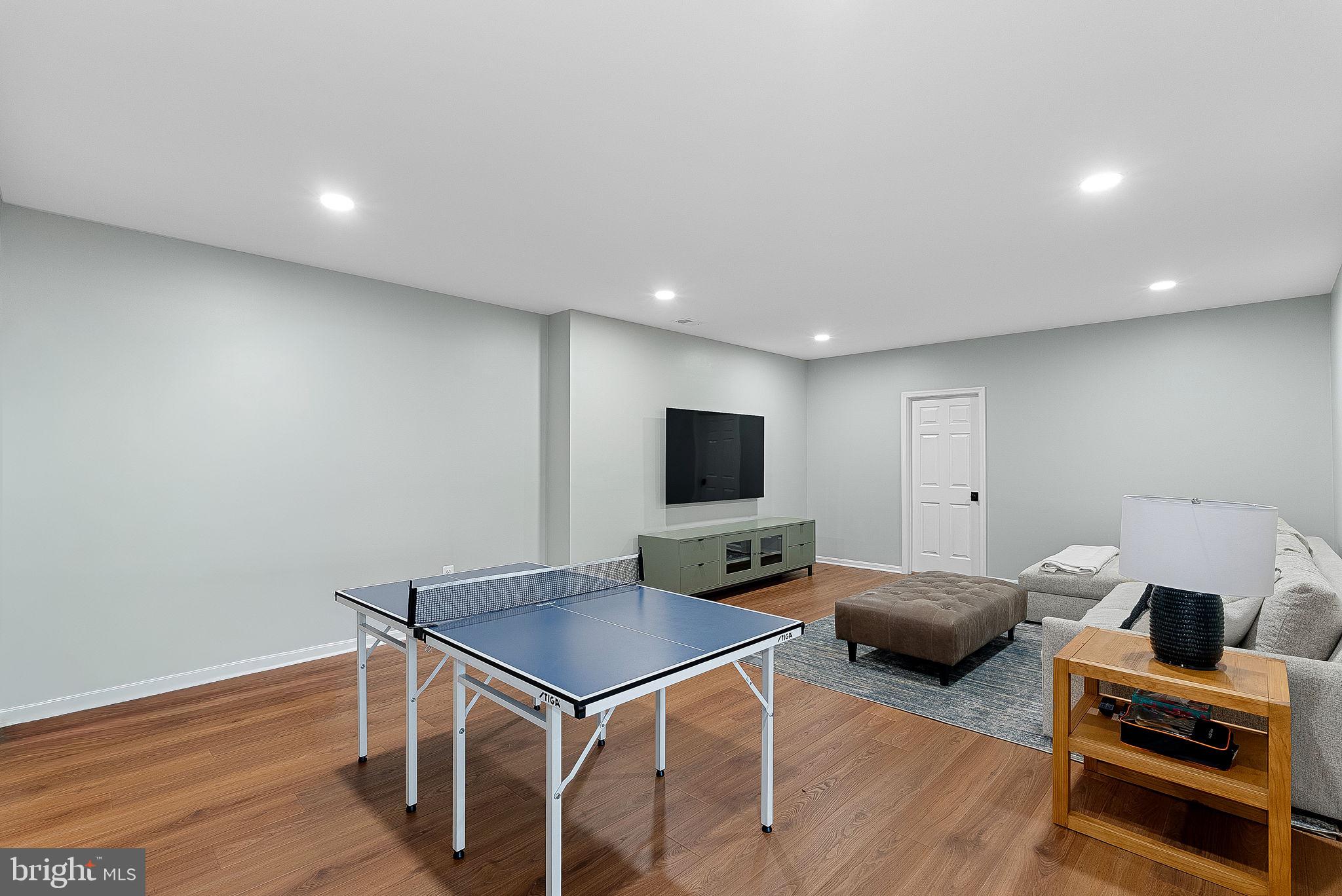 VANTAGE POINTE - Residential