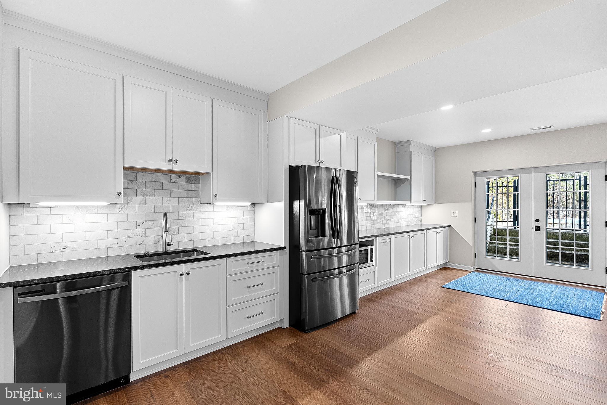 VANTAGE POINTE - Residential