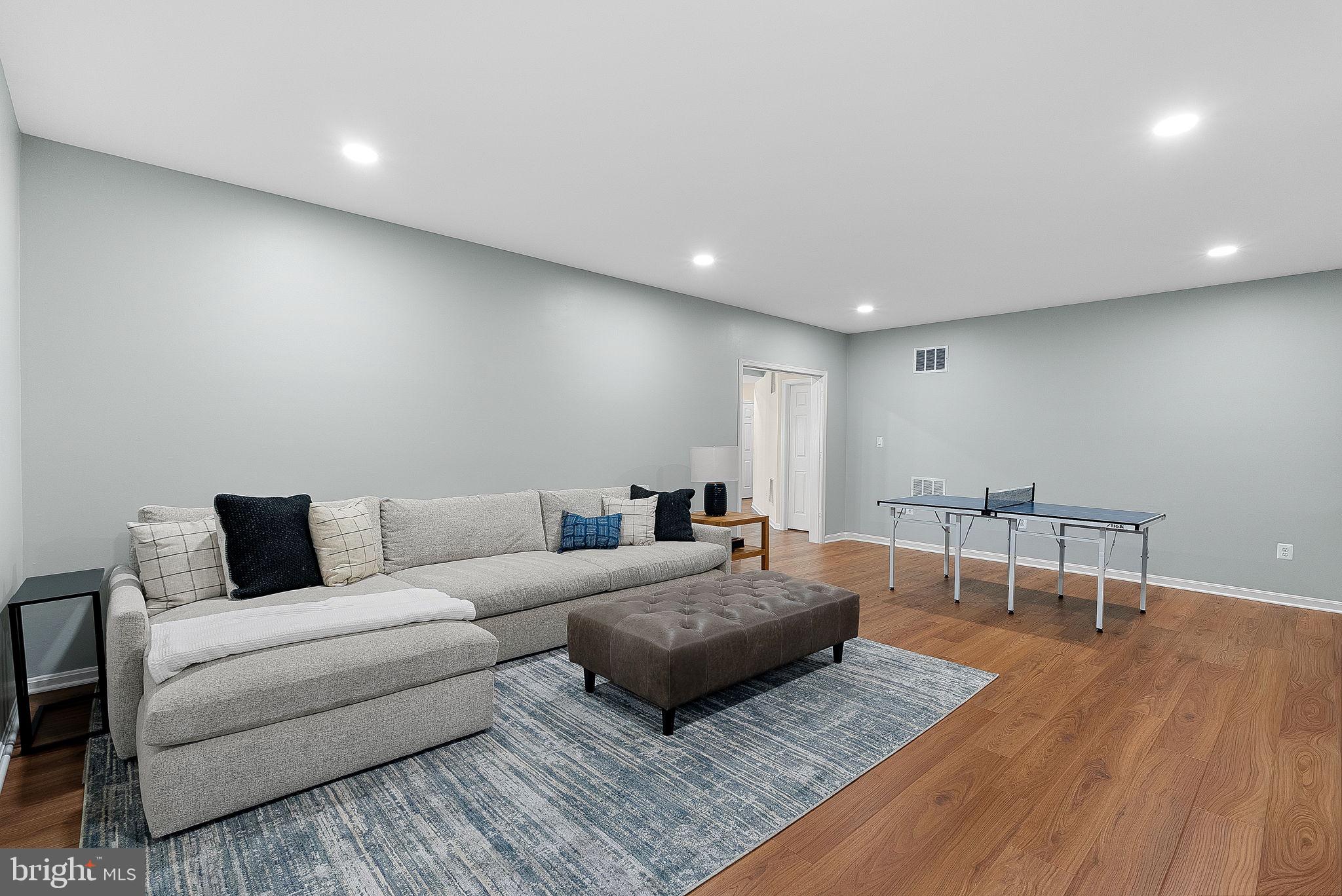 VANTAGE POINTE - Residential