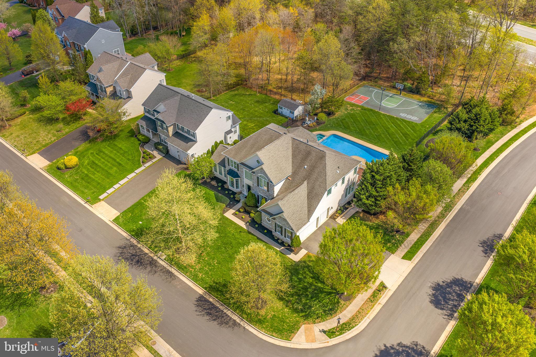 VANTAGE POINTE - Residential