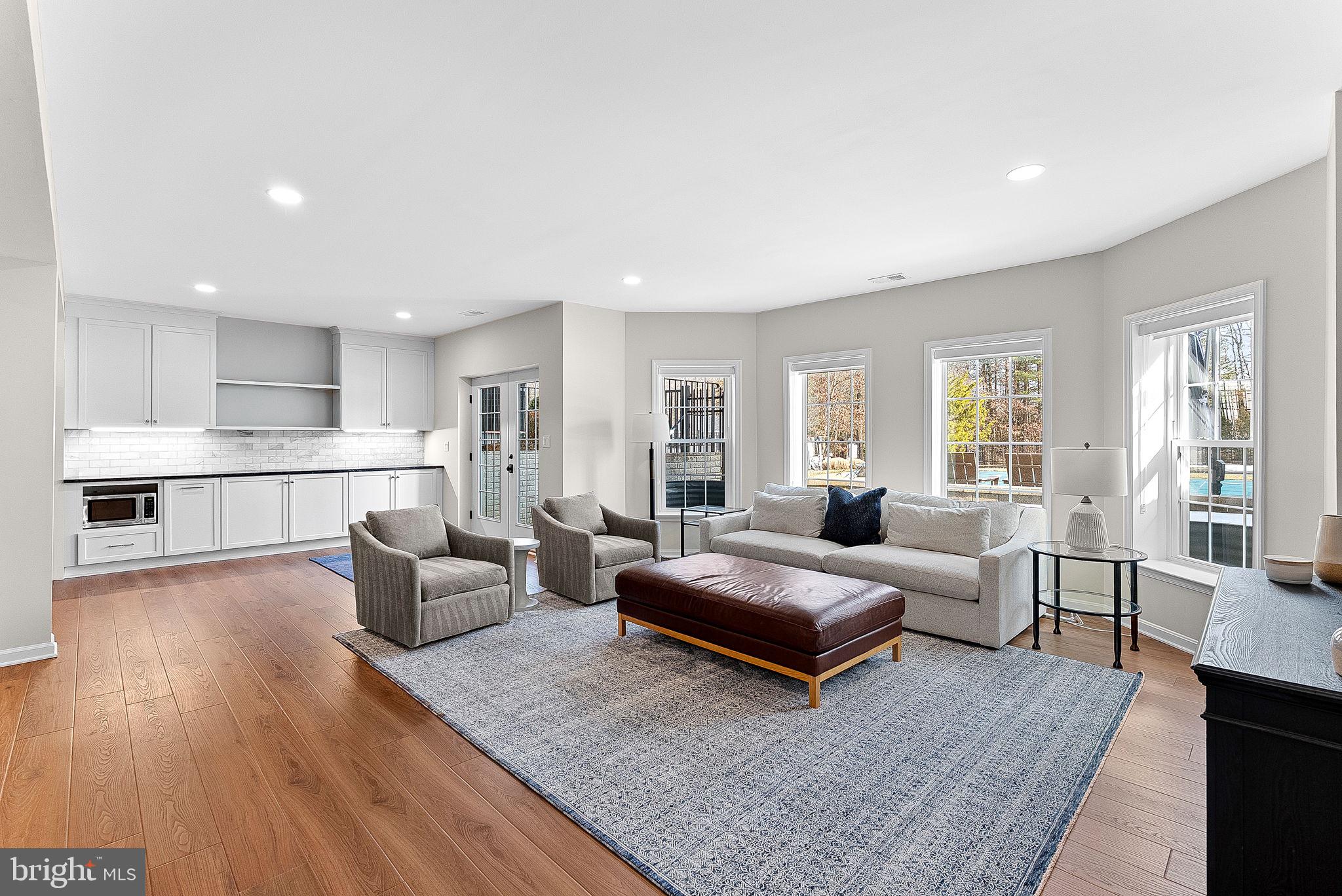 VANTAGE POINTE - Residential