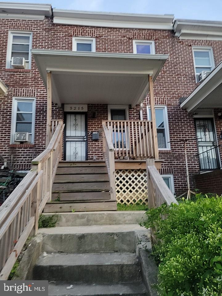 FOUR BY FOUR - Residential