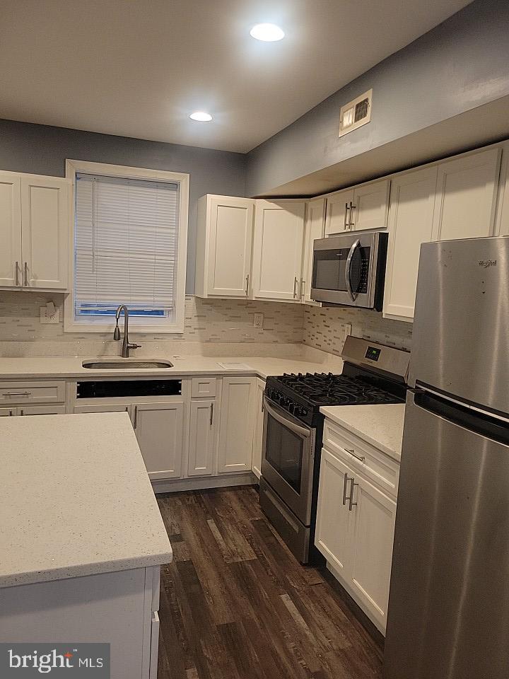 FOUR BY FOUR - Residential