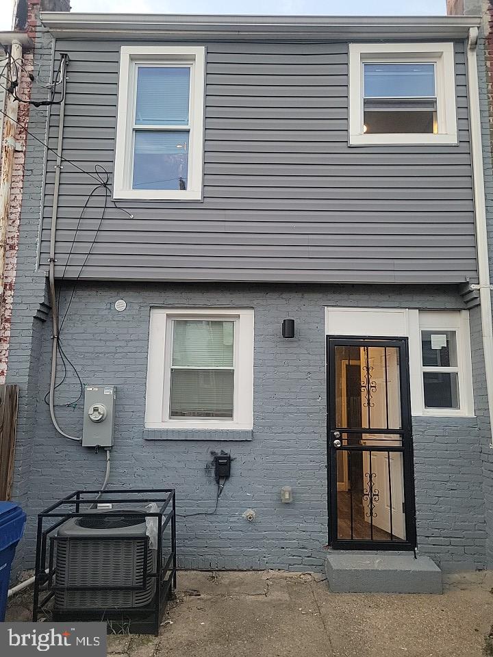 FOUR BY FOUR - Residential