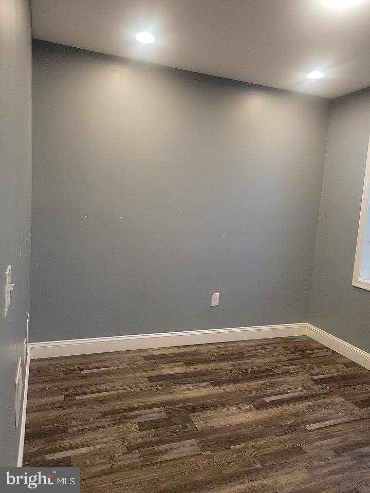 FOUR BY FOUR - Residential