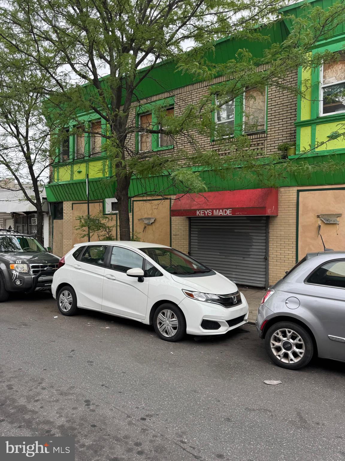 Main image without alt text