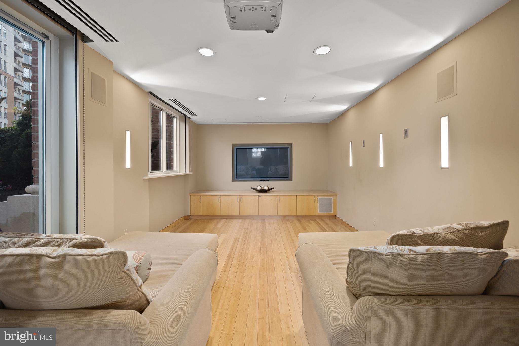 HARBOR EAST - Residential