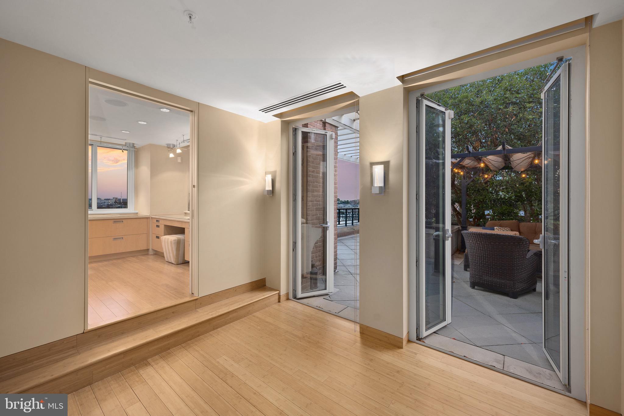 HARBOR EAST - Residential